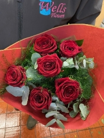 6 Red Roses